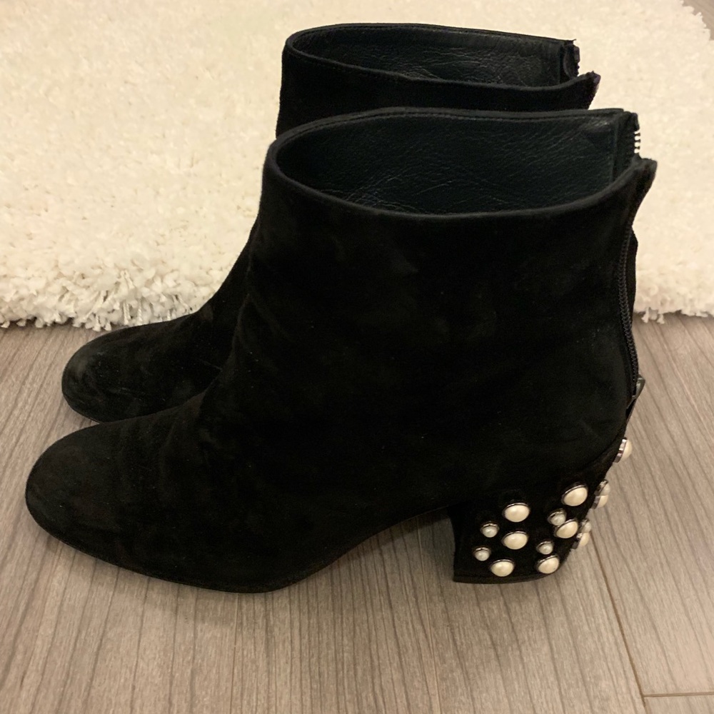 Stuart Weitzman Pearlbacari Bootie